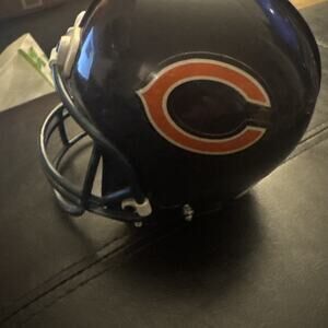 Riddell NFL Chicago Bears Mini Football Helmet Mini Piggy Coin Bank W/ Key